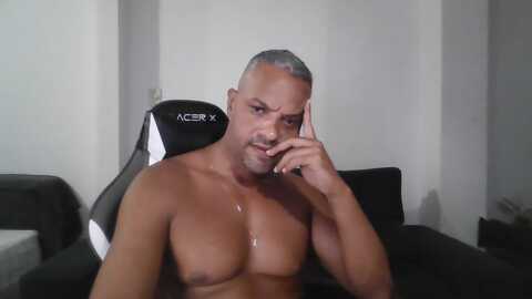 halistonlcom2 @ cam4 on 20231225