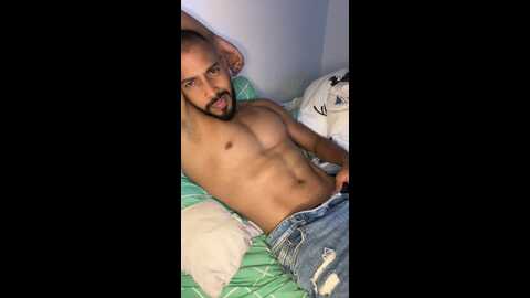 rafaelcardona21 @ cam4 on 20240401