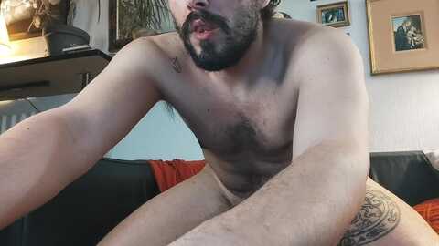 queermoustache @ cam4 on 20240415