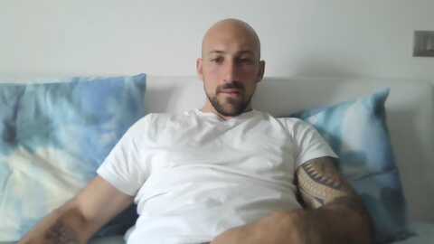 italianguy29xxx @ cam4 on 20240427