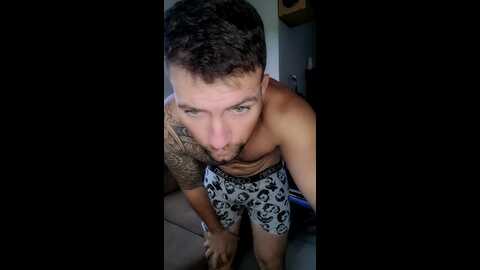 _luiscarloshot_ @ cam4 on 20240508