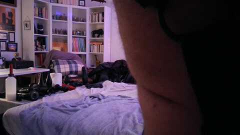 bear70s @ cam4 on 20240509