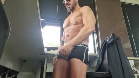 fitnessman73 @ cam4 on 20240509