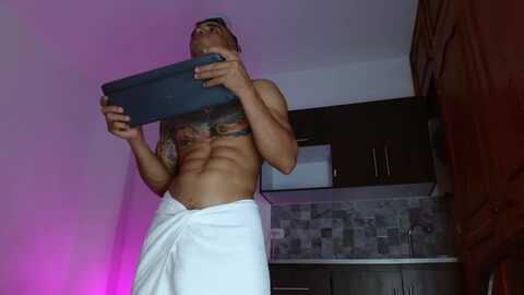 lucasflexthis_1 @ cam4 on 20240728