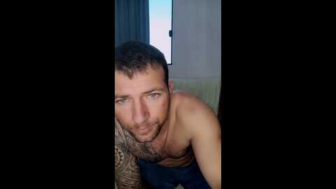 _luiscarloshot_ @ cam4 on 20240802