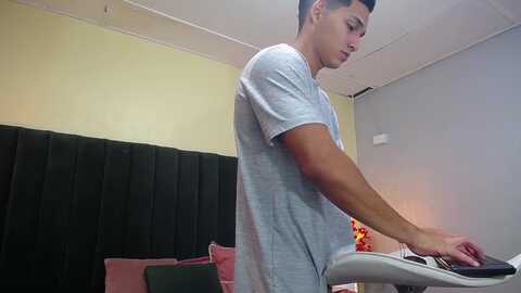 dan_hot18cm @ chaturbate on 20231227