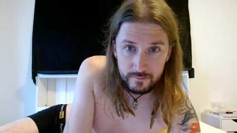 hippieviking69 @ chaturbate on 20240127