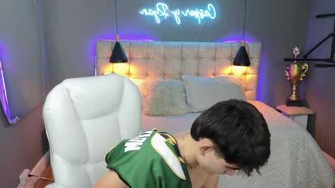 aaron_dreams @ chaturbate on 20240411