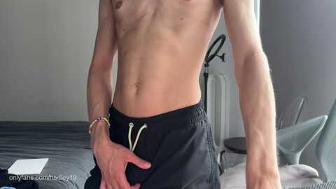 hadley19 @ chaturbate on 20240709