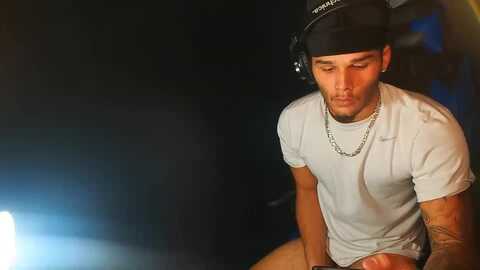 kylewhitedgs @ chaturbate on 20240729