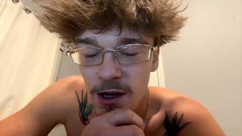 skinnywhiteboy23 @ chaturbate on 20240803